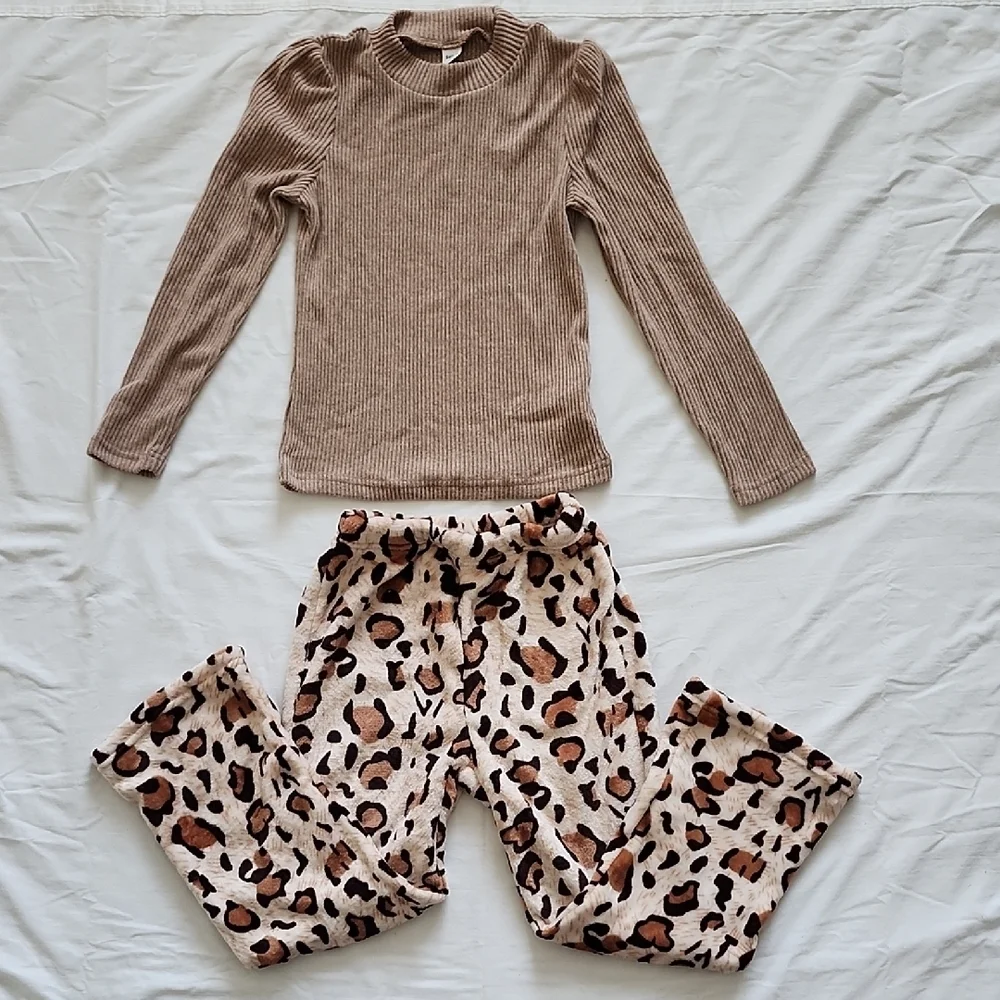 SHEIN Ribbed Beige and Leopard Print Set